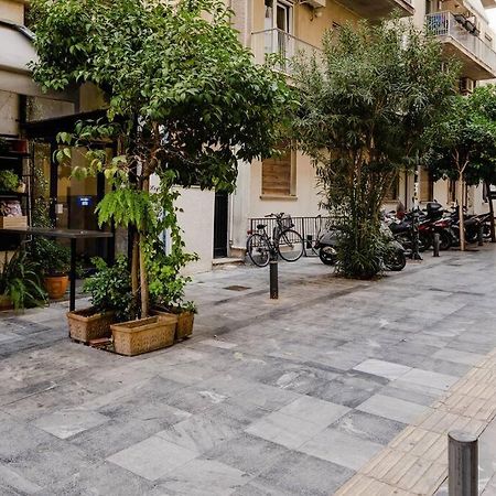Modern Two Level Apartment In The Heart Of Атина Екстериор снимка